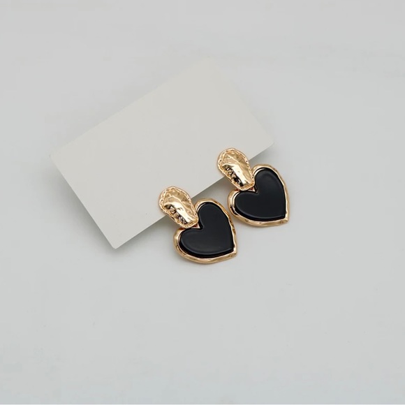 Gold black retro heart earrings - Picture 6 of 6